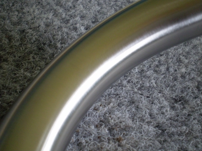 Strojní broušení trubek