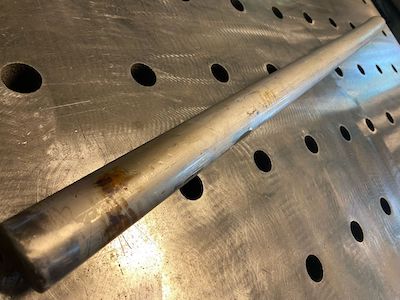 Neopracovaná nerezová trubka